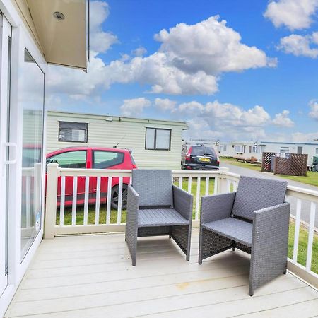 Beautiful 6 Berth Caravan By The Beach In Suffolk Ref 40076Nd Лоустофт Экстерьер фото