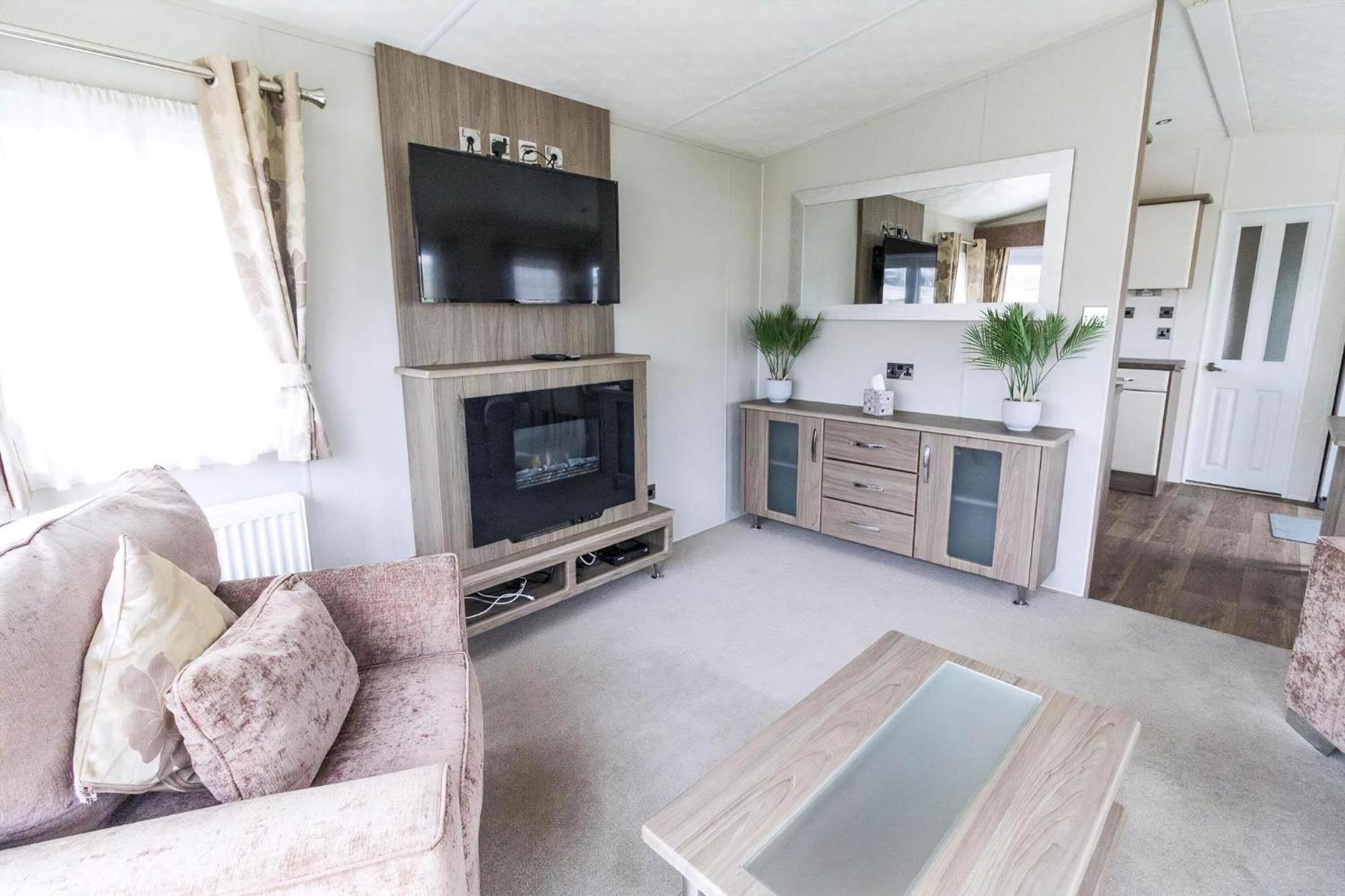 Beautiful 6 Berth Caravan By The Beach In Suffolk Ref 40076Nd Лоустофт Экстерьер фото