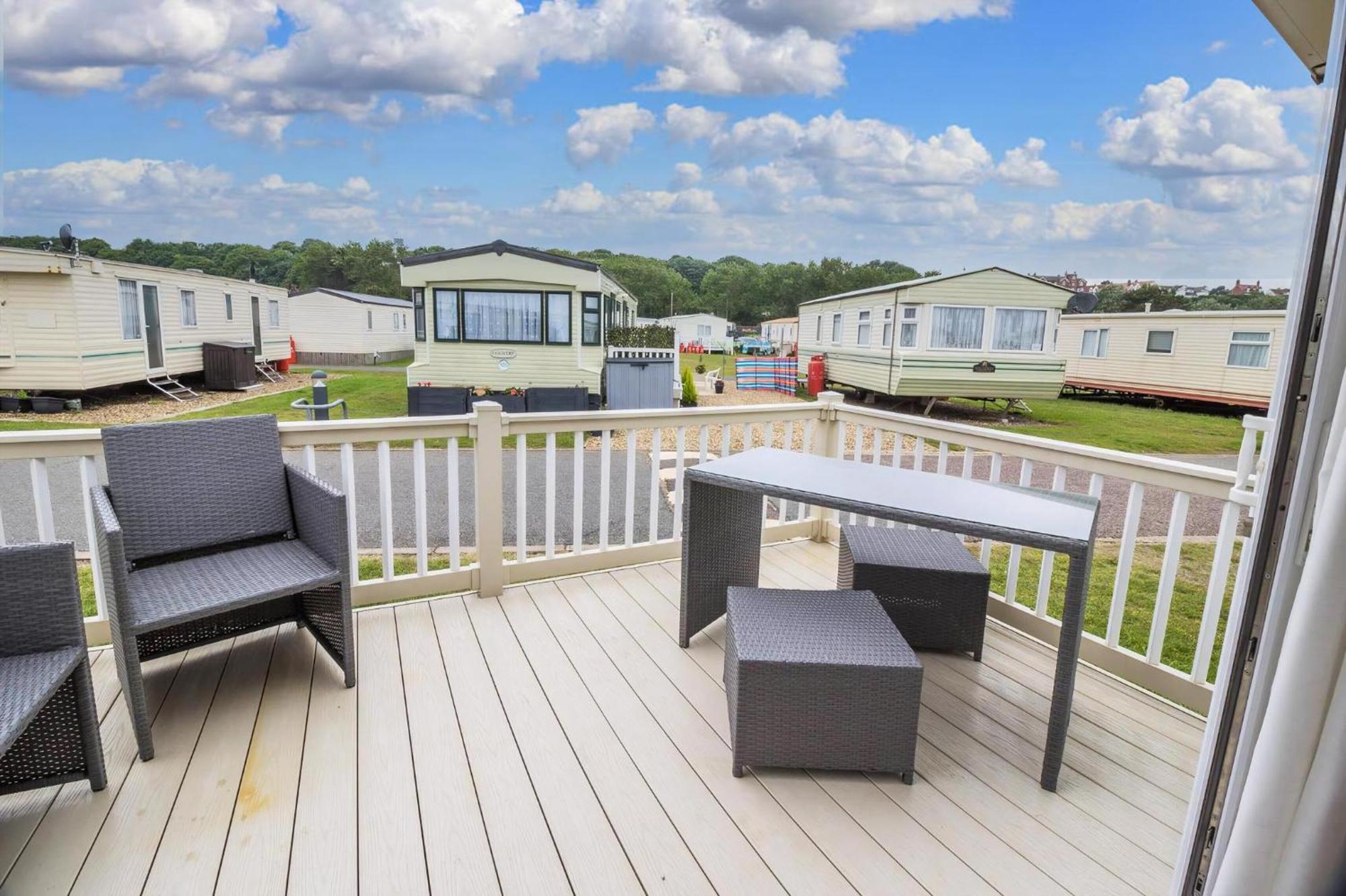 Beautiful 6 Berth Caravan By The Beach In Suffolk Ref 40076Nd Лоустофт Экстерьер фото